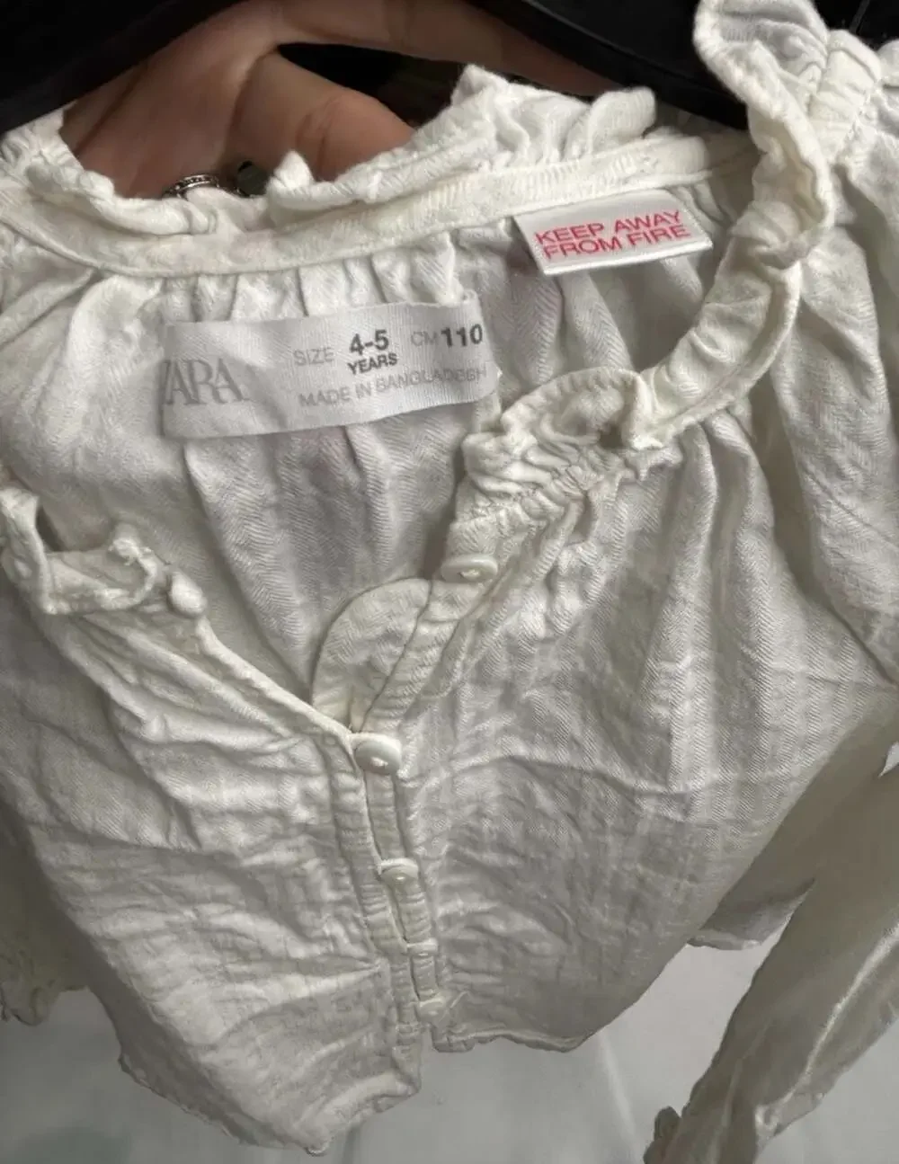Zara Kids White Button-Up Long Sleeve Blouse Ruffled Collar Size 4-5 Years